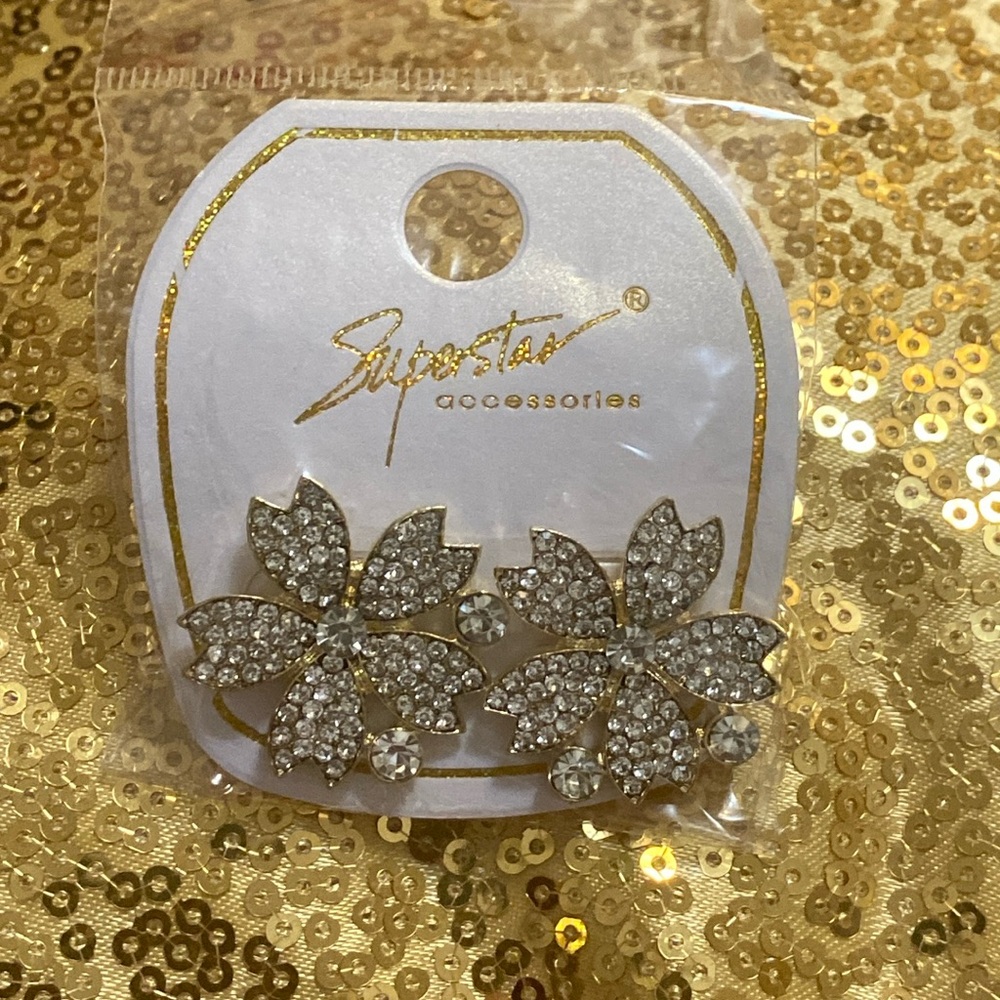 Sparkling flower earrings